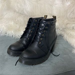 Dr Martens Averil Boots